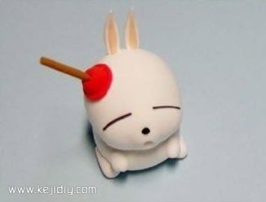 粘土彩泥制作搞笑的流氓兔玩偶 -  www.kejidiy.com