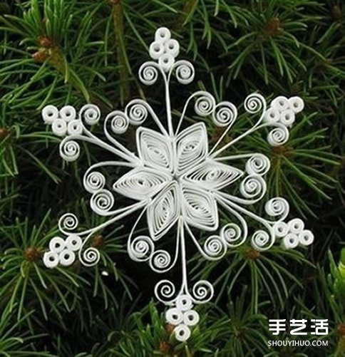 手工衍纸雪花教程 美丽卷纸雪花的做法图解 - www.shouyihuo.com